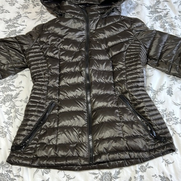 Calvin Klein Lightweight Premium Down Woman’s Puffer Jacket - Picture 2 of 11